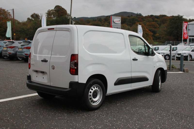 Vauxhall Combo-e Life 2300 100Kw Dynamic 50Kwh H1 Van 42021 - 202 White #4