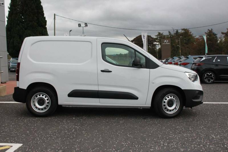 Vauxhall Combo-e Life 2300 100Kw Dynamic 50Kwh H1 Van 42021 - 202 White #3