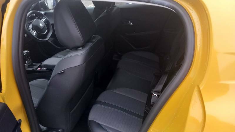 Peugeot 208 1.2 Puretech 100 Allure Premium - 2022 22 GD22HRN Yellow #3