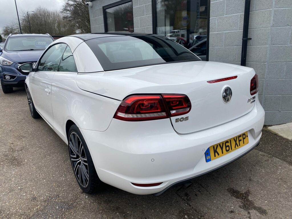 Volkswagen EOS Volkswagen Eos. Convertible. 2.0 Tdi. Bluemotions. White #5