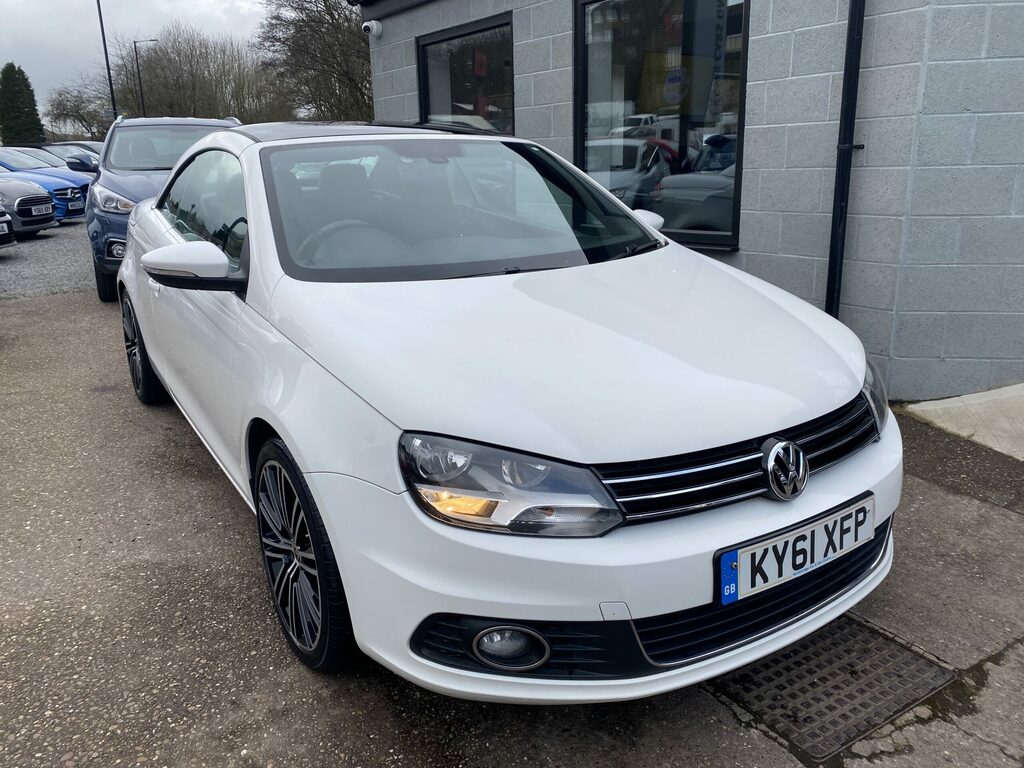 Volkswagen EOS Volkswagen Eos. Convertible. 2.0 Tdi. Bluemotions. White