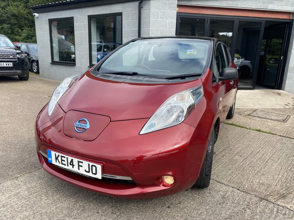 Nissan Leaf Nissan Leaf Visia. 80Kw 24Kwh. Red #5
