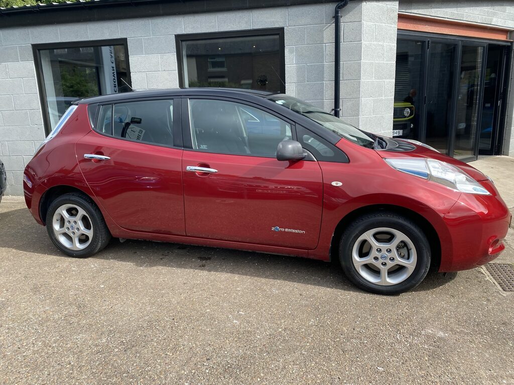 Nissan Leaf Nissan Leaf Visia. 80Kw 24Kwh. Red #4