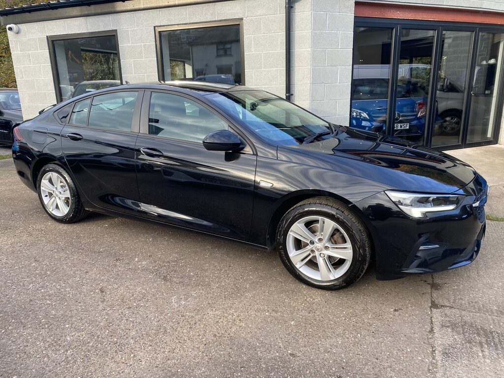 Vauxhall Insignia Vauxhall Insignia 1.5 Turbo D Se Nav Hatch DS70YND Black #4