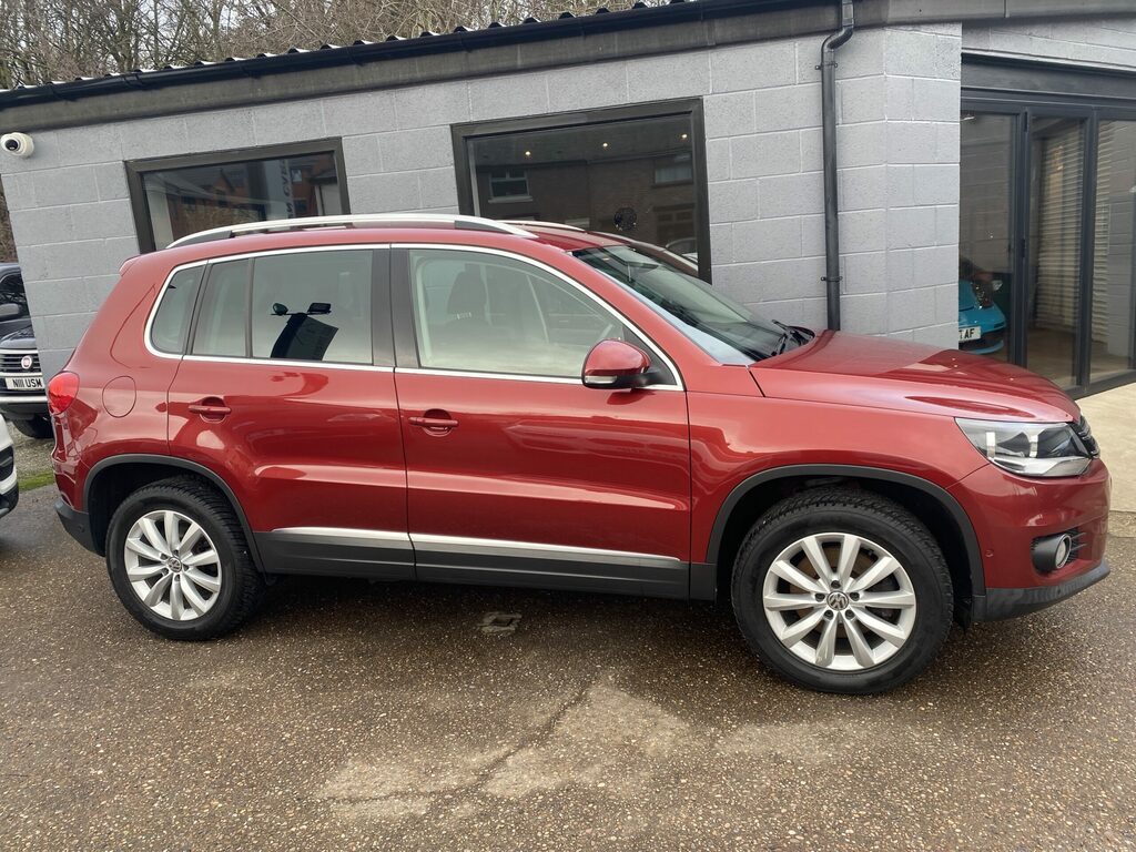 Volkswagen Tiguan Volkswagen Tiguan 2.0 Tdi Bluemotion Tech Match. D NK15JWC Red #4