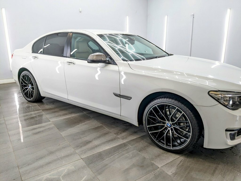 BMW 7 Series 3L Se White #4