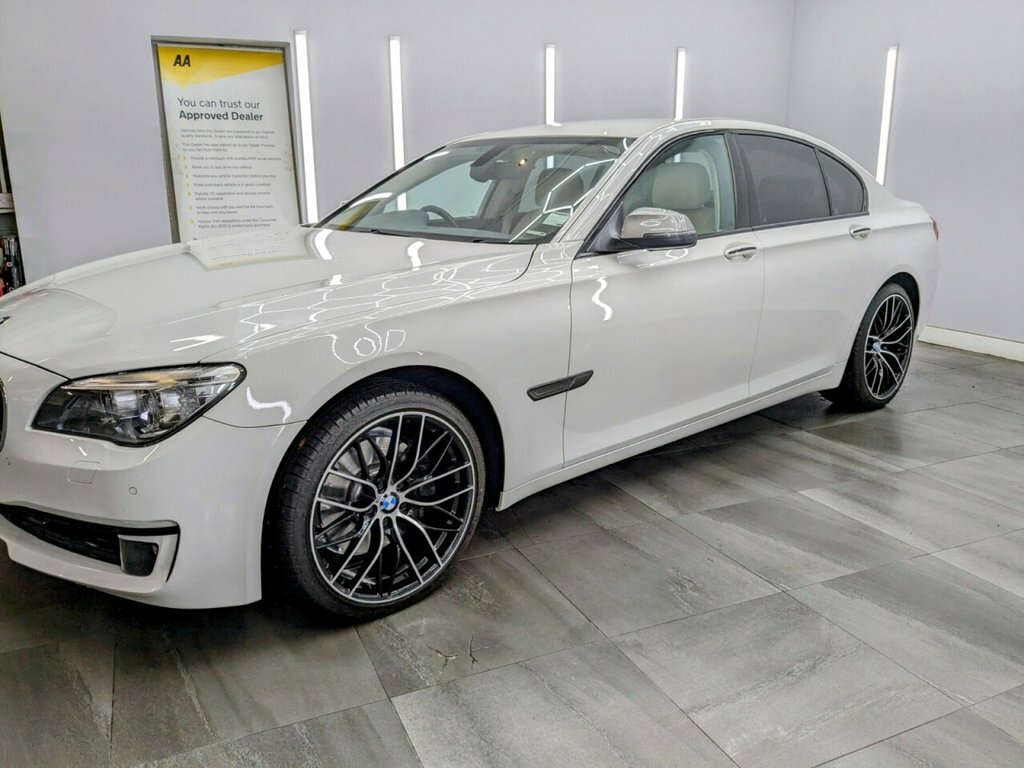 BMW 7 Series 3L Se White #3