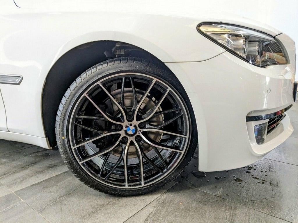 BMW 7 Series 3L Se White #5