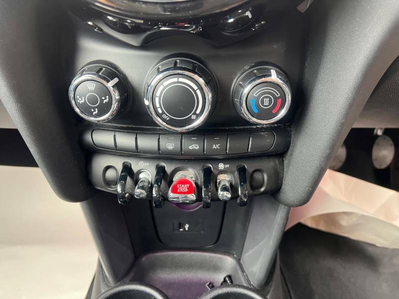 Mini Hatch 1.5 Cooper Classic II - Fsh - Air Con - Alloys RJ19HHM White #4