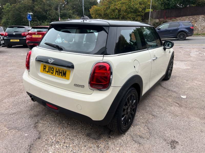 Mini Hatch 1.5 Cooper Classic II - Fsh - Air Con - Alloys RJ19HHM White #2