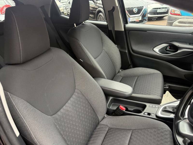 Toyota Yaris 1.5 Hybrid Design Cvt - One Owner - Ftsh - App DV72ONH Black #6
