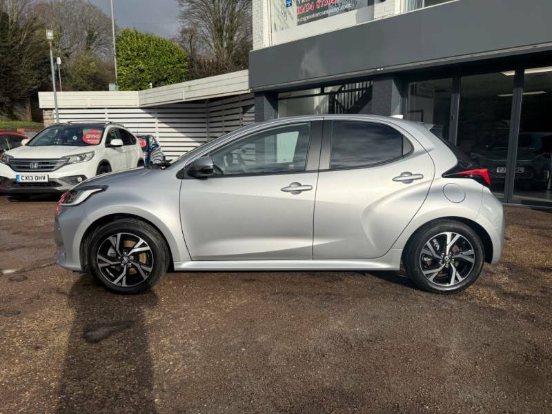 Toyota Yaris 1.5 Hybrid Design Cvt - Ftsh - 1 Owner - Front Silver #2