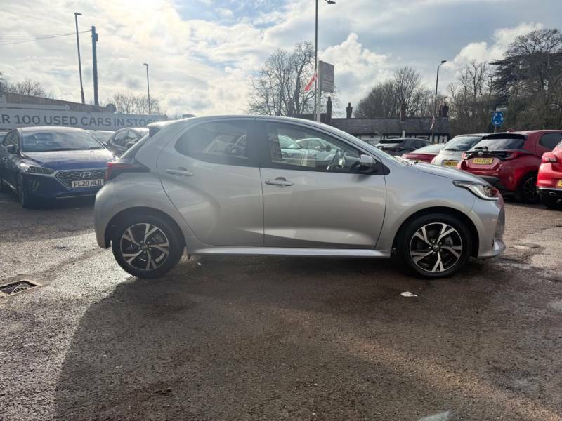 Toyota Yaris 1.5 Hybrid Design Cvt - Ftsh - 1 Owner - Front Silver #6