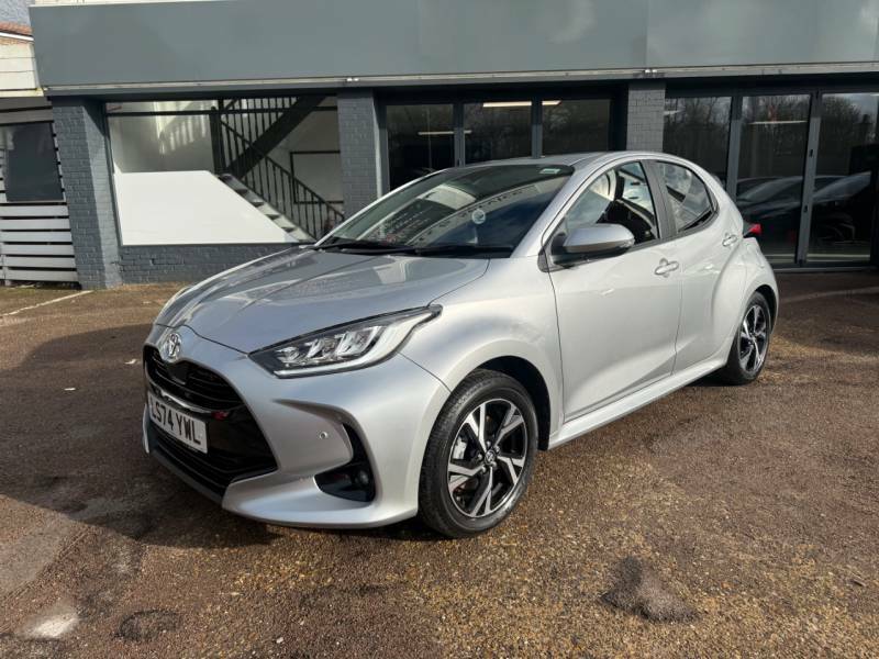 Toyota Yaris 1.5 Hybrid Design Cvt - Ftsh - 1 Owner - Front Silver