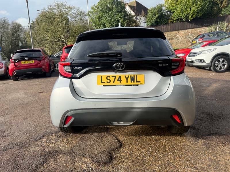 Toyota Yaris 1.5 Hybrid Design Cvt - Ftsh - 1 Owner - Front Silver #4