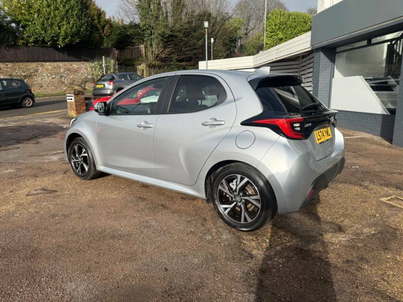 Toyota Yaris 1.5 Hybrid Design Cvt - Ftsh - 1 Owner - Front Silver #3
