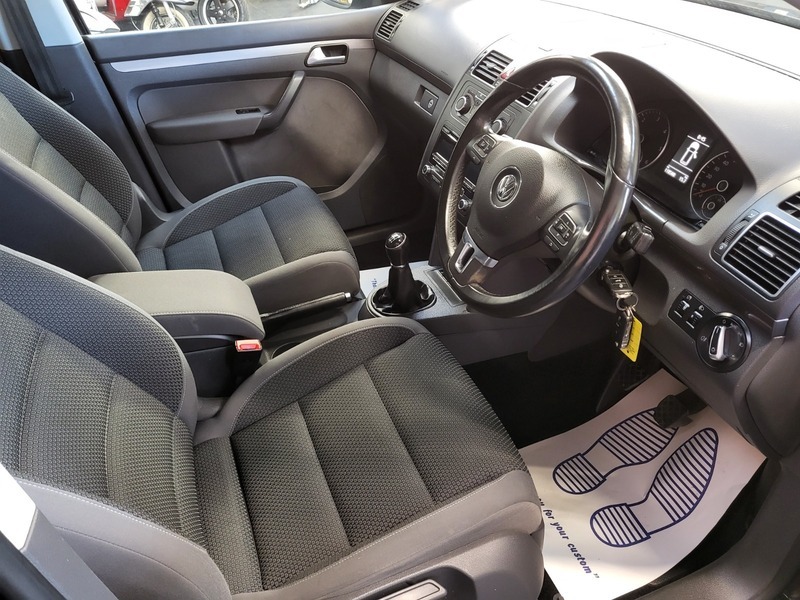 Volkswagen Touran Se Tdi Bluemotion Technology Black #2
