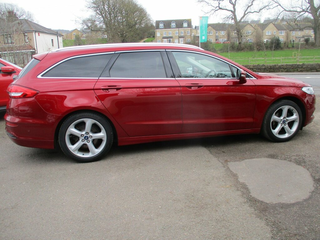 Ford Mondeo 1.5T Ecoboost Titanium Edition Estate A Red #5