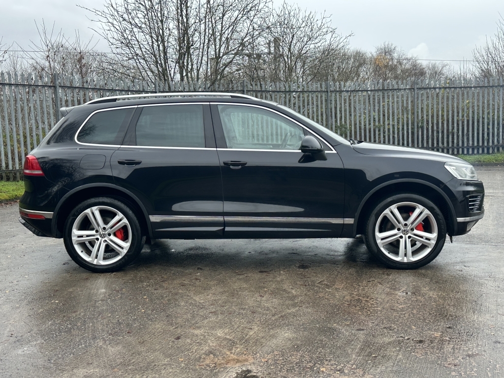 Volkswagen Touareg 3.0 V6 R-line Tdi Bluemotion Technology Black #4
