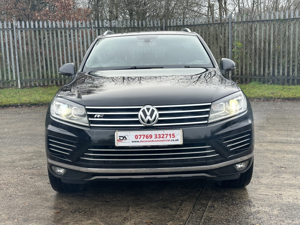 Volkswagen Touareg 3.0 V6 R-line Tdi Bluemotion Technology Black #2