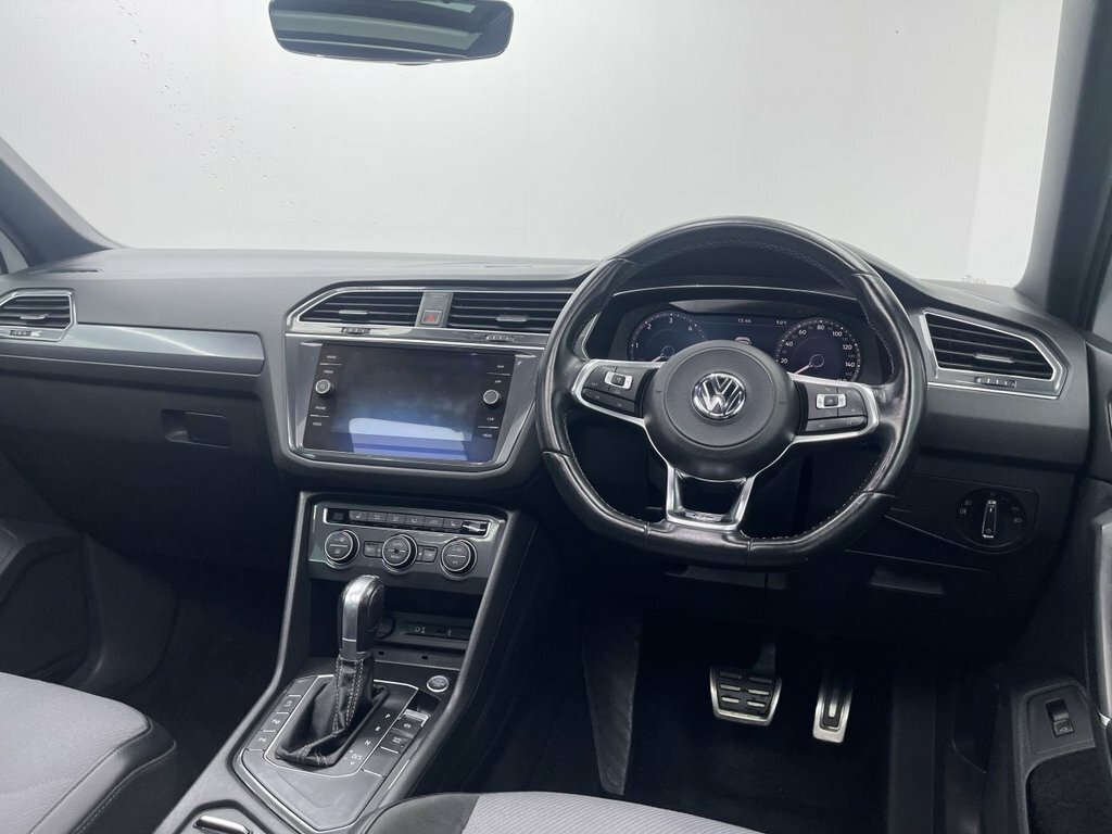 Volkswagen Tiguan 2L R-line VX67SFY White #3
