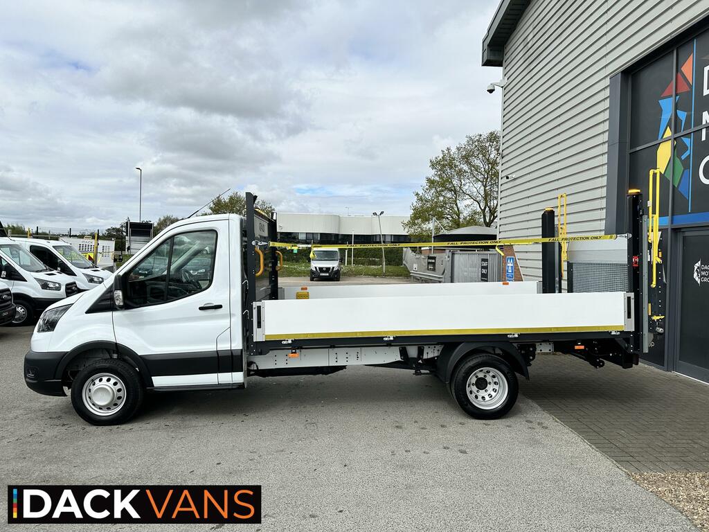 Ford Transit Custom 26 Reg L4 130-Ps,rwd, Reverse Camera, Chapter 8, T