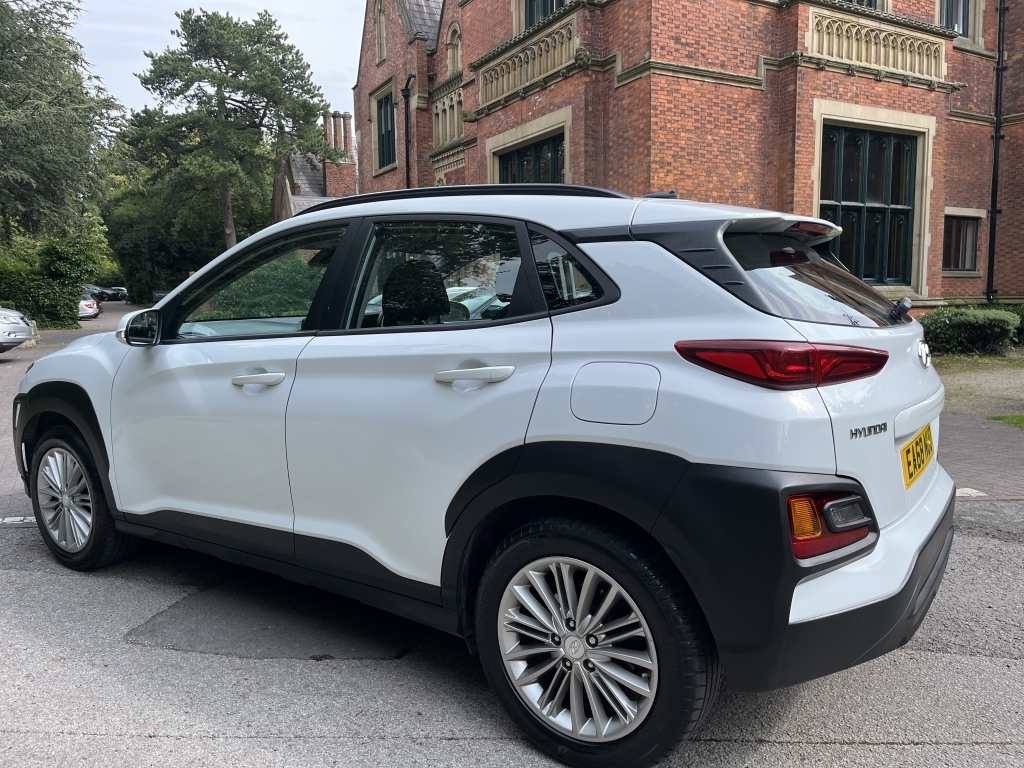 Hyundai Kona Se EA68NUO White #3