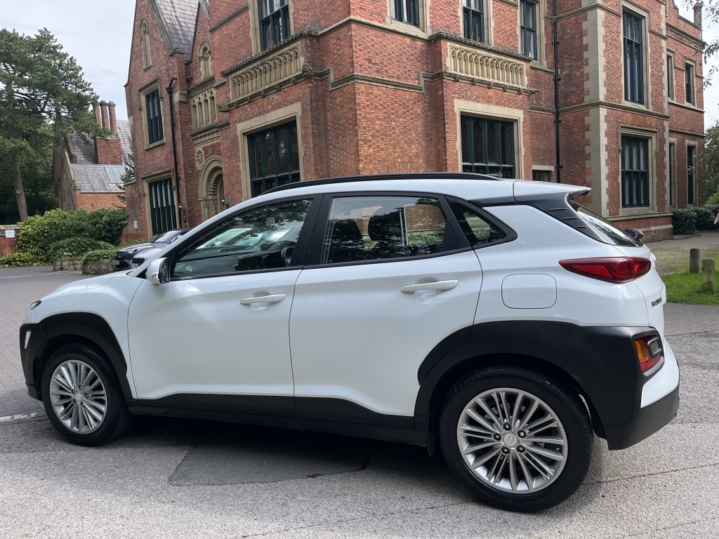 Hyundai Kona Se EA68NUO White #2