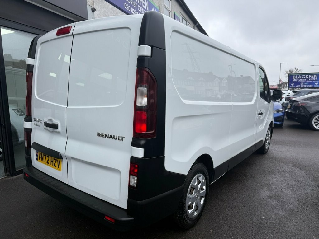 Renault Trafic 2L Business VN72HZV White #5