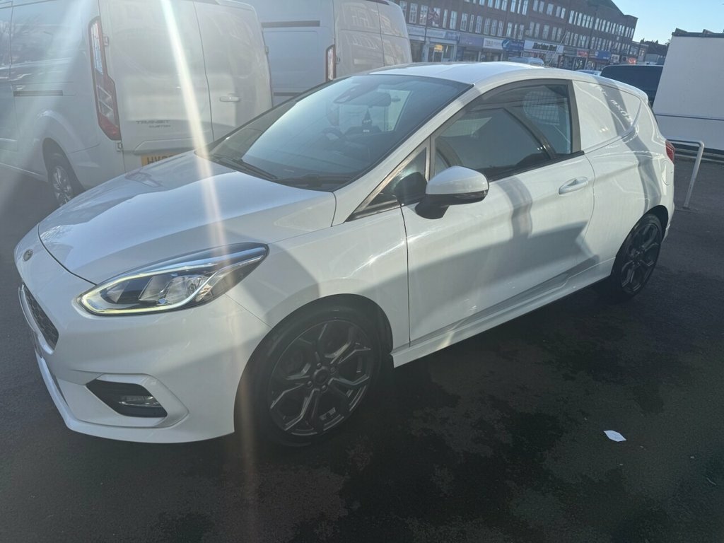Ford Fiesta 1L Sport BT20AVU White #2