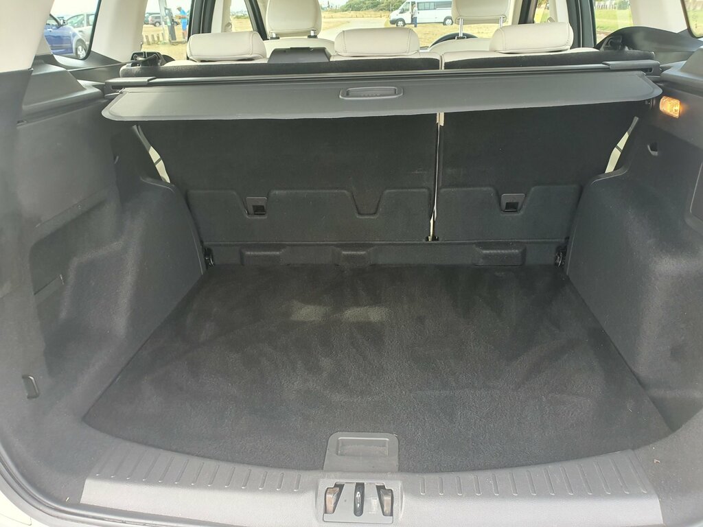 Ford Kuga Vignale 5-Door 4X4 EK68HYU White #3
