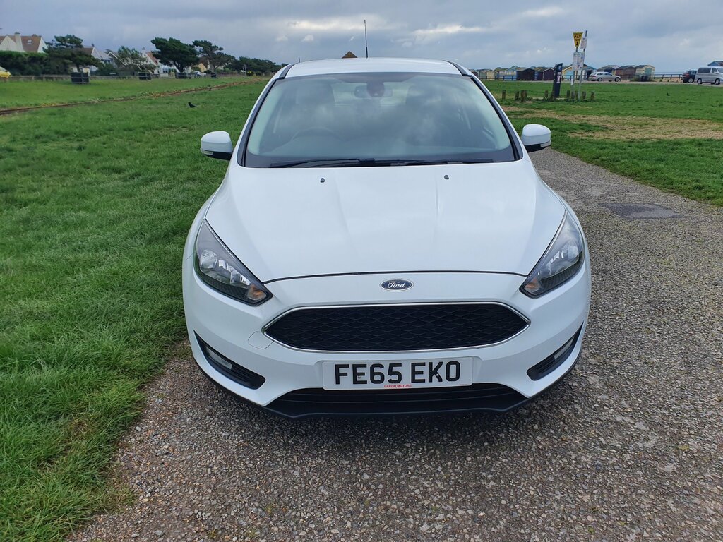 Ford Focus Zetec 5-Door FE65EKO White #6