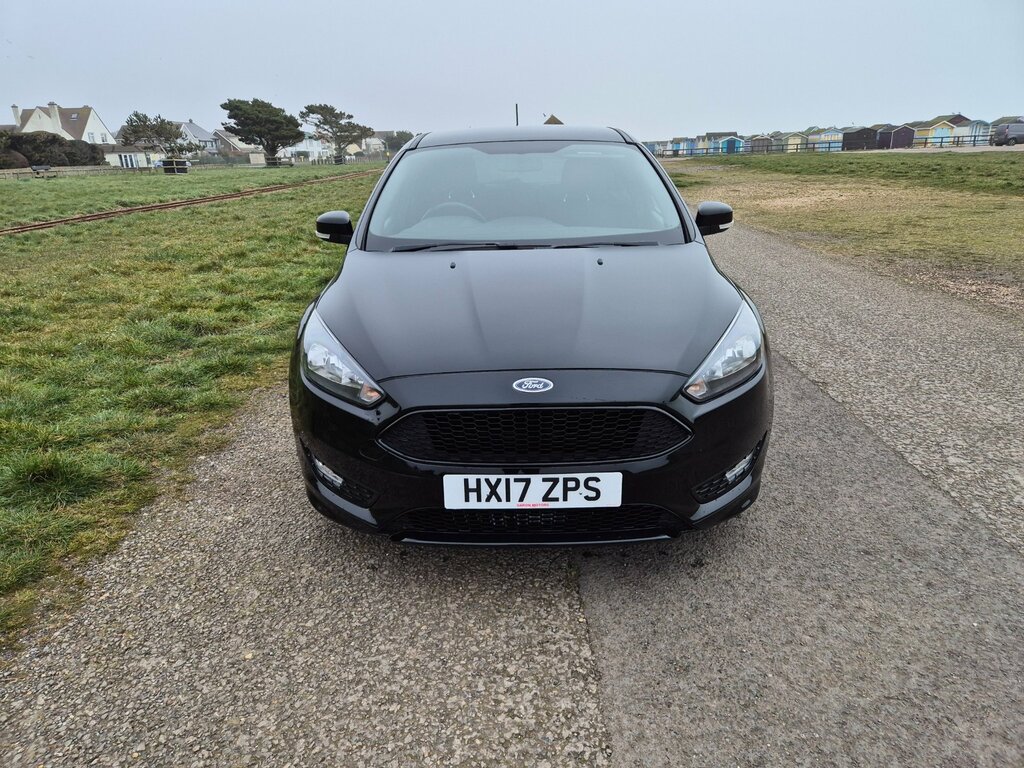 Ford Focus St-line . . 5-Door Black #4