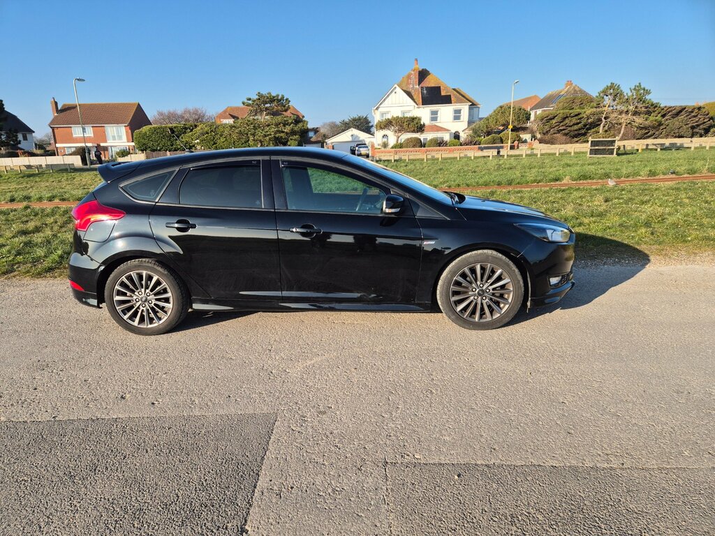 Ford Focus St-line . . 5-Door Black
