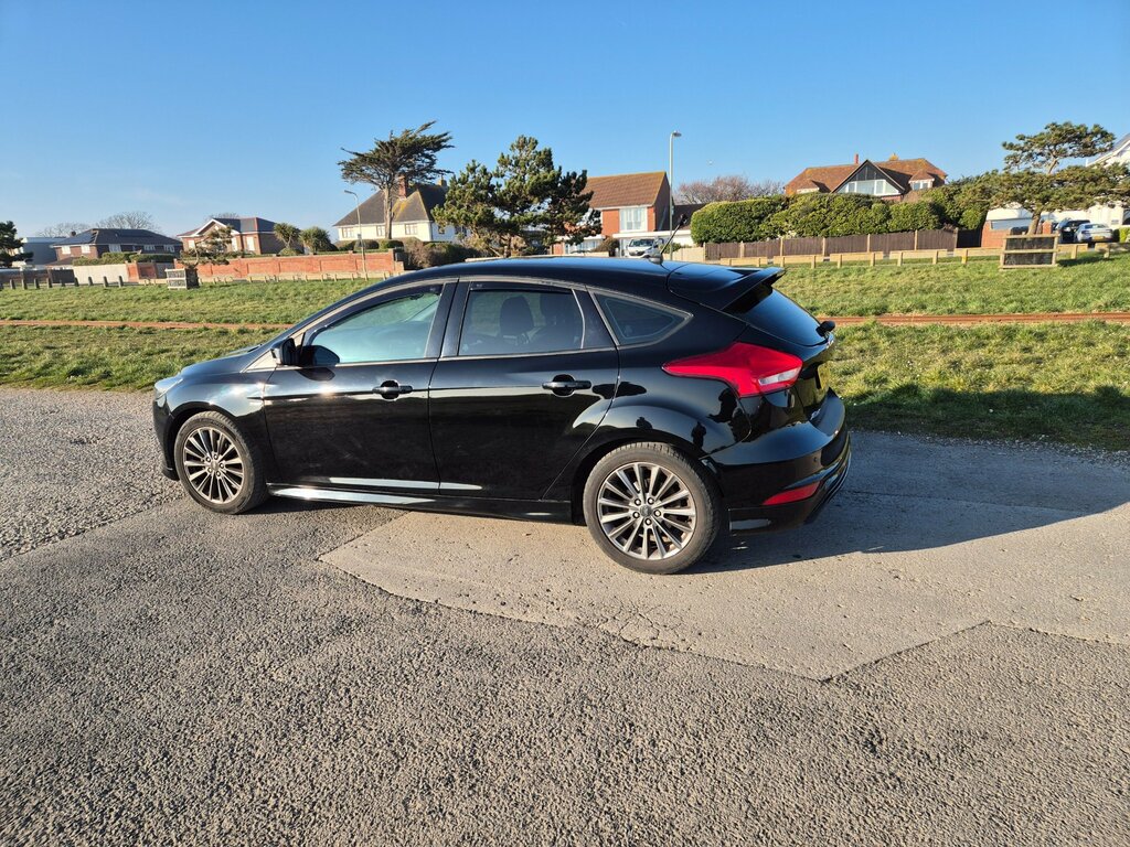 Ford Focus St-line . . 5-Door Black #3