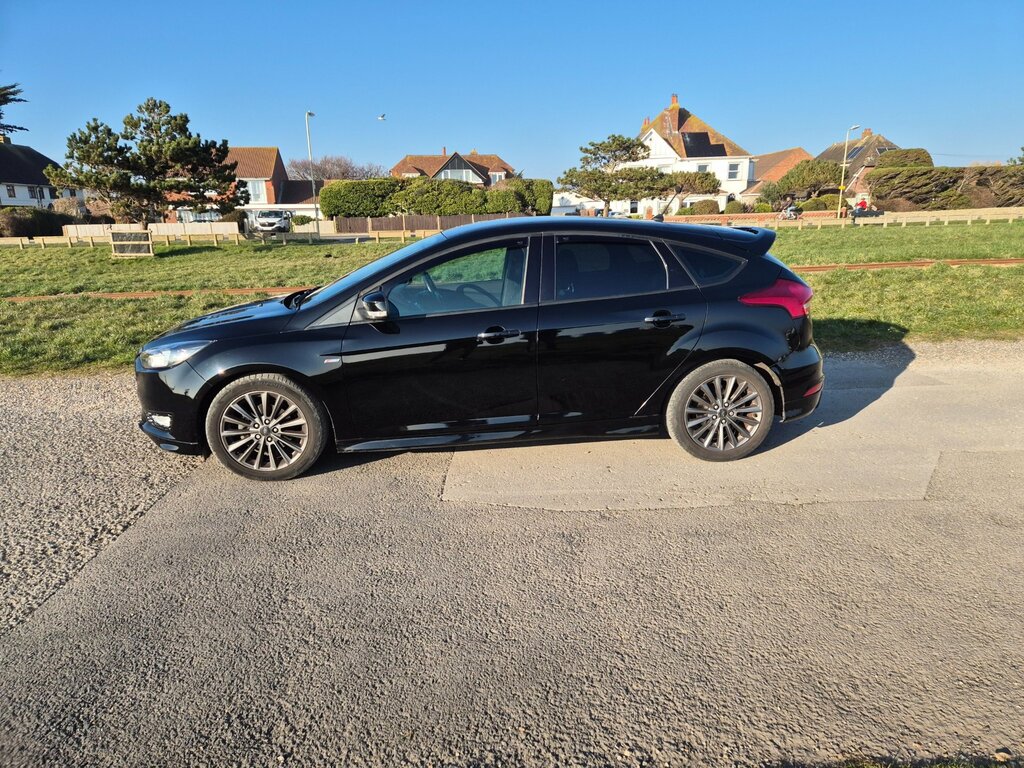 Ford Focus St-line . . 5-Door Black #2