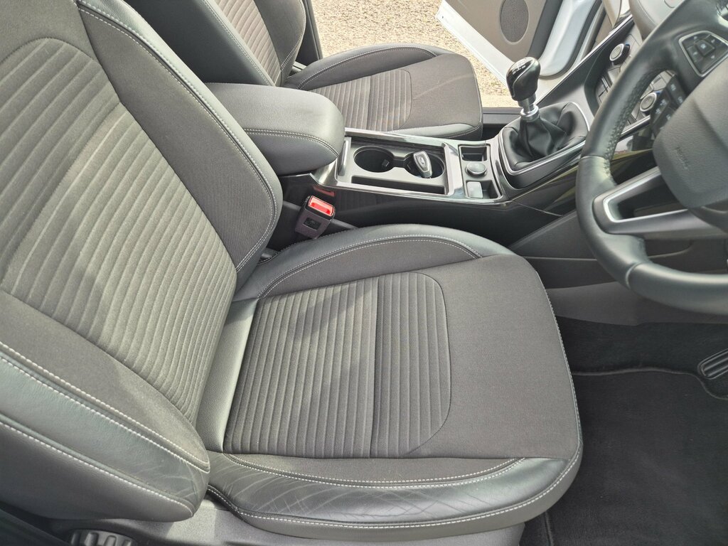 Ford Kuga Titanium Edition 2.0 Tdci 150 Ps 5-Door LL69LMU White #6