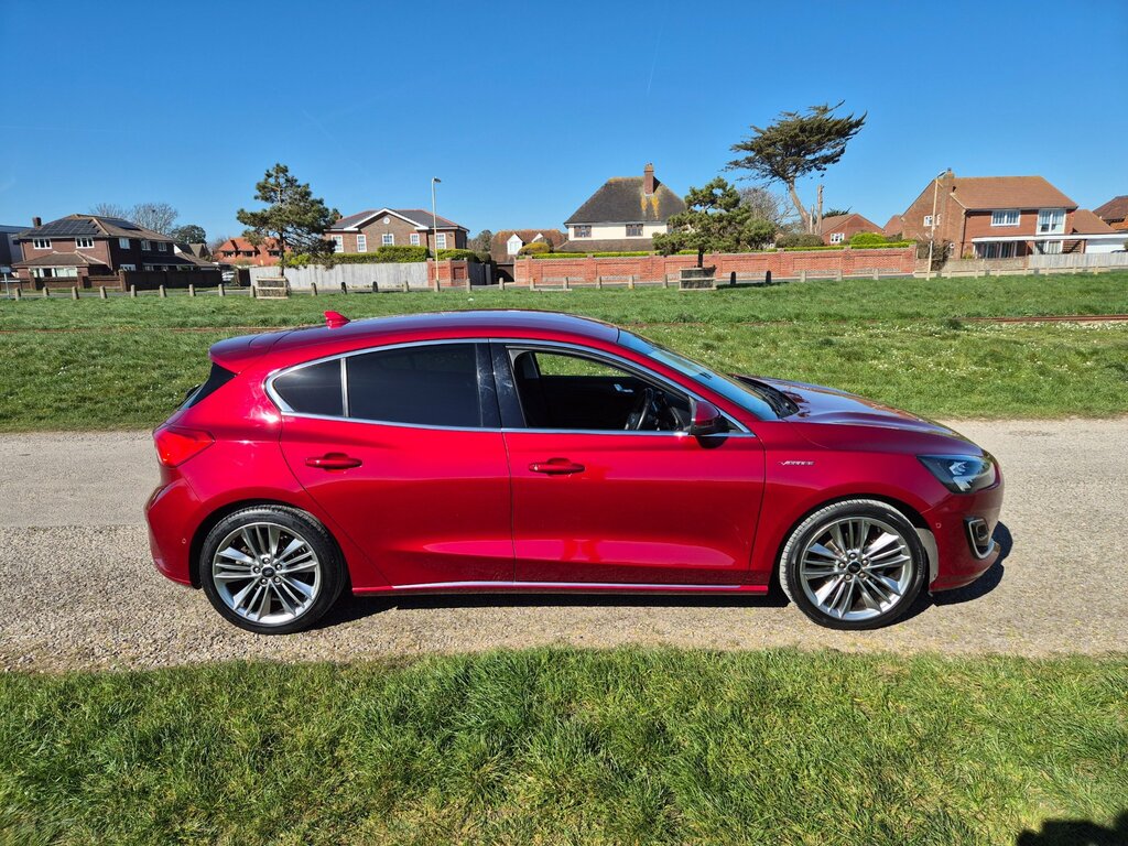 Ford Focus Vignale 1.5 185 Ps Hatchback Red