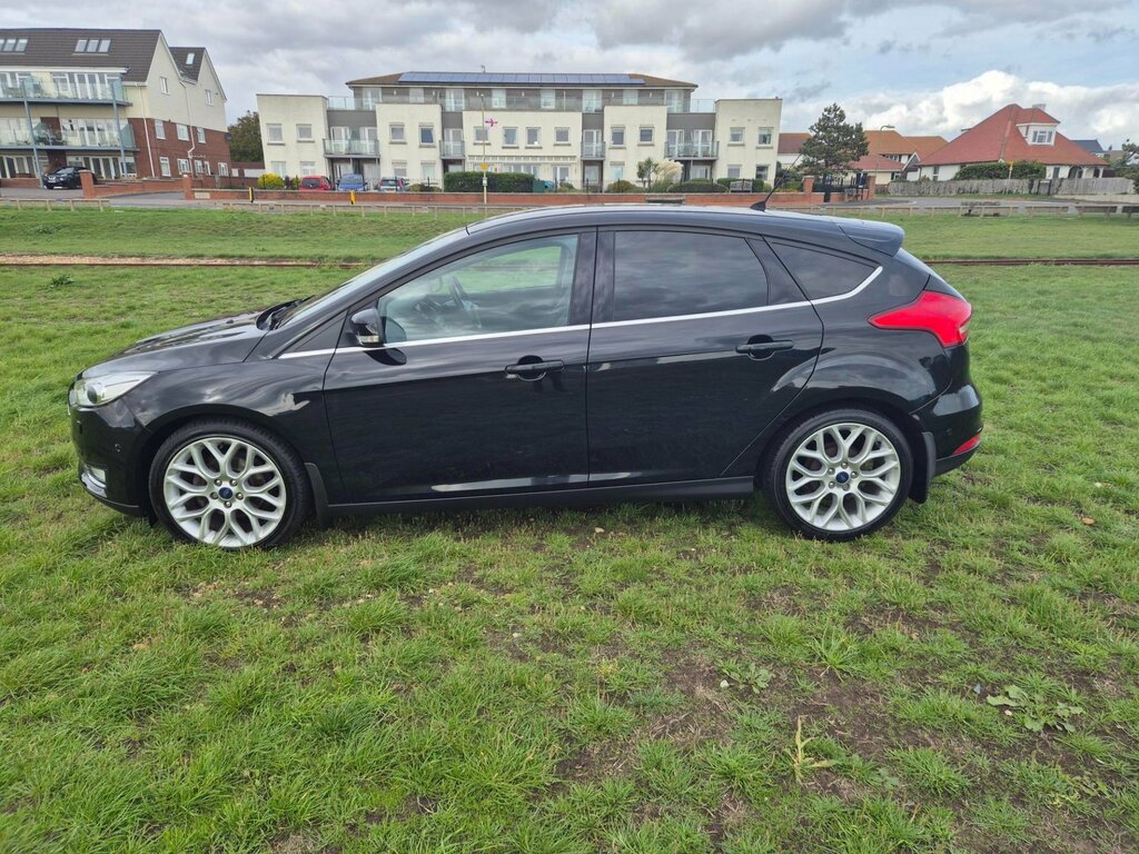 Ford Focus Titanium X 5-Door CN65KKM Black #2