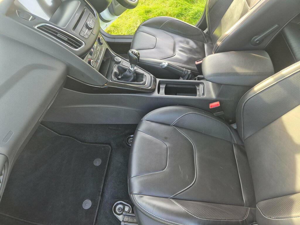 Ford Focus Titanium 1.5 Estate ET67UKJ White #4
