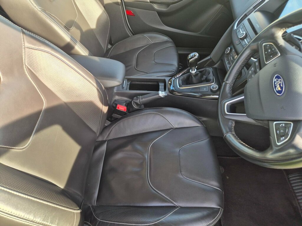 Ford Focus Titanium 1.5 Estate ET67UKJ White #5