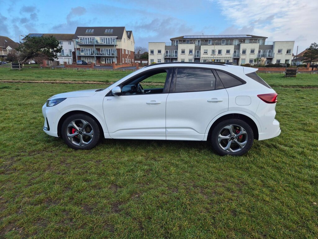 Ford Kuga St-line Full Hybrid . . White