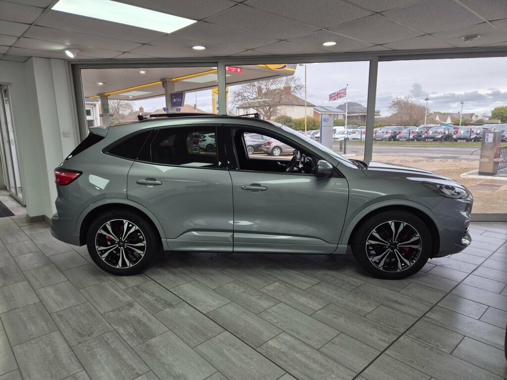 Ford Kuga St-line X Edition. Full Hybrid . . Silver