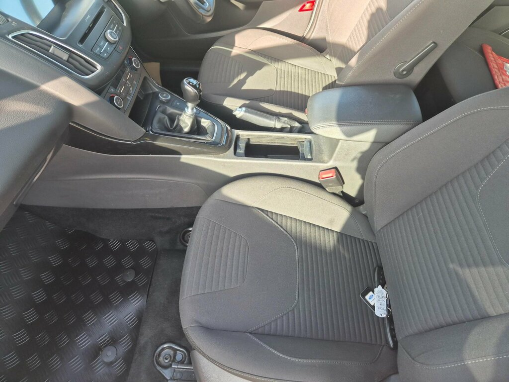 Ford Focus Titanium Estate AV67HRP Silver #4