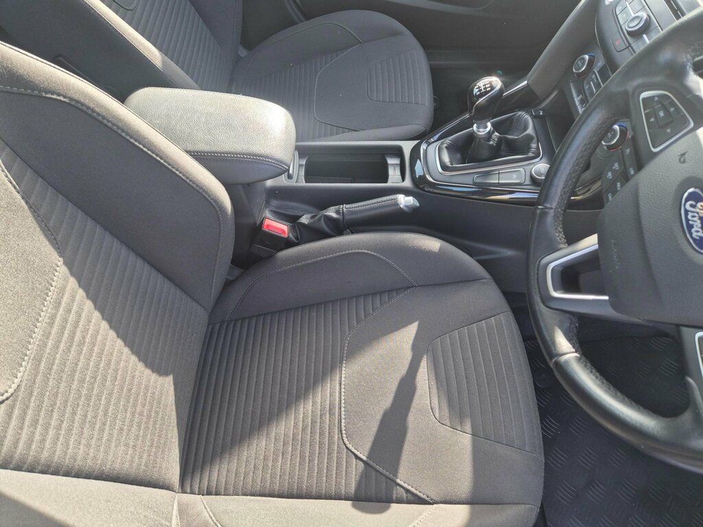 Ford Focus Titanium Estate AV67HRP Silver #5