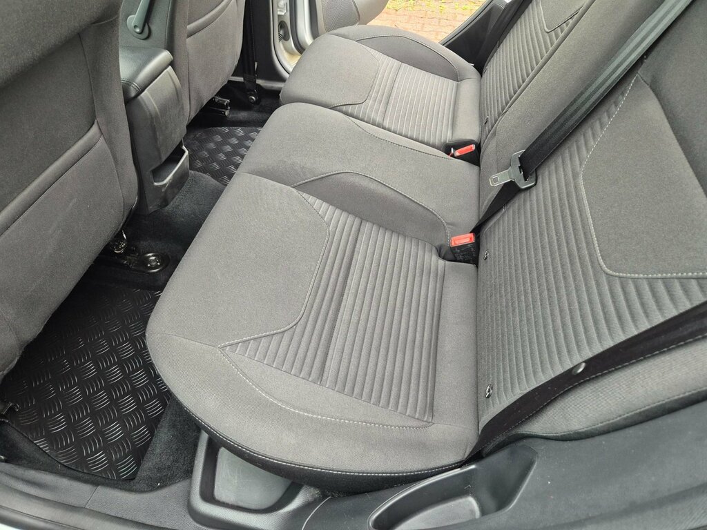 Ford Focus Titanium Estate AV67HRP Silver #6