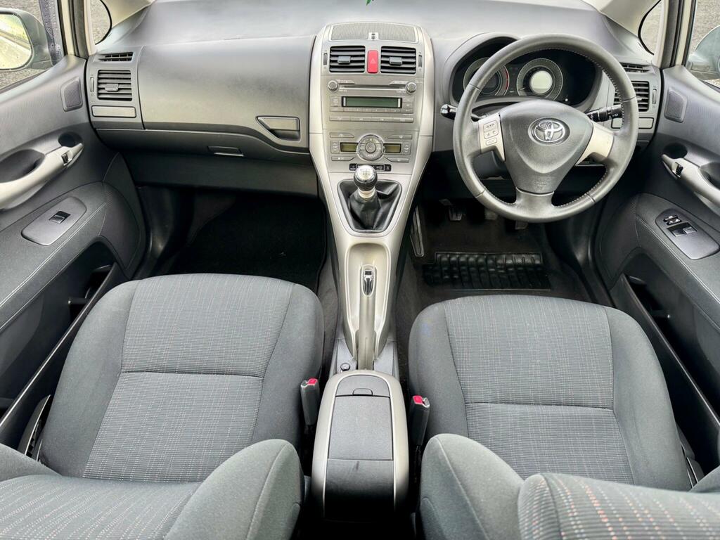 Toyota Auris 1.33 Vvt-i Tr Ss Silver #2