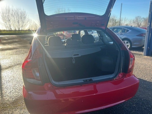 Kia RIO Hatchback LX 200505 Red #5