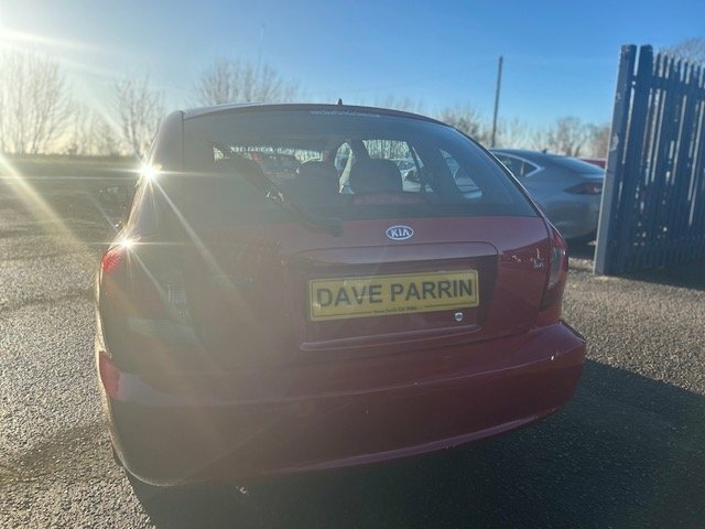 Kia RIO Hatchback LX 200505 Red #4