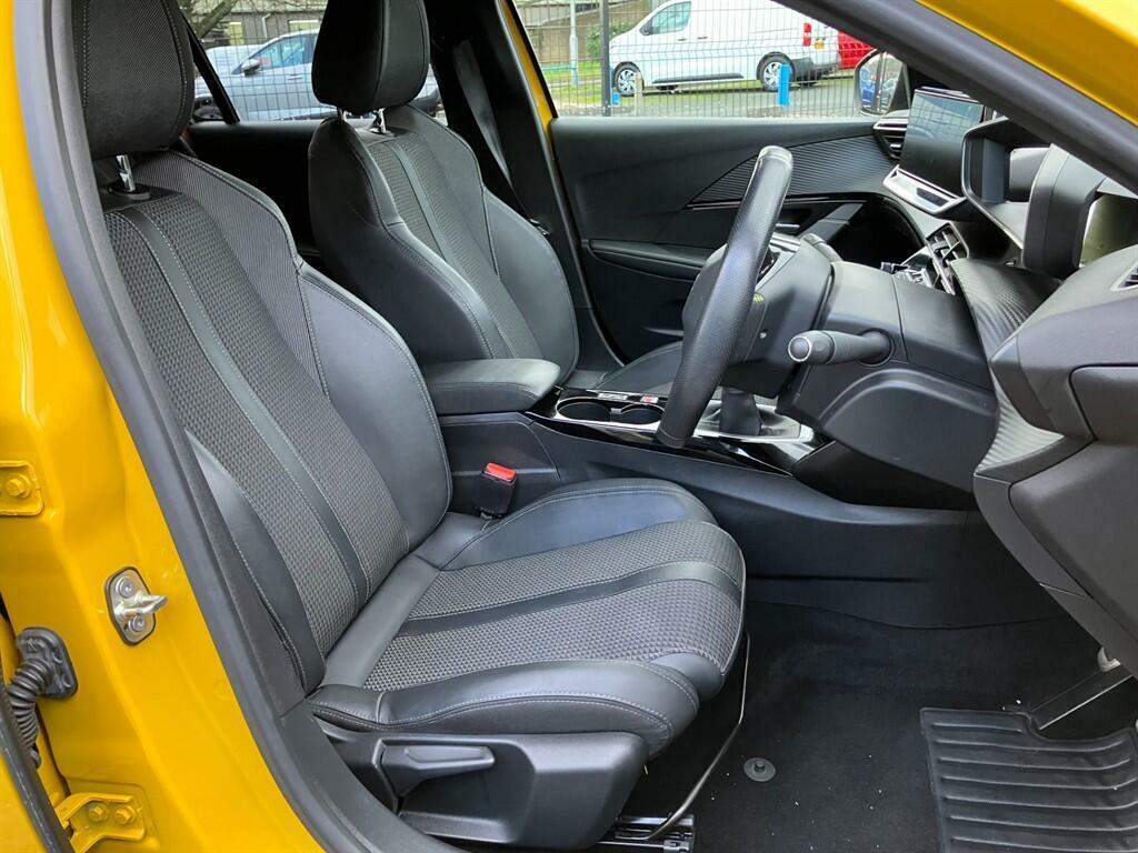 Peugeot 208 1.2 Puretech Gt Line Euro 6 Ss AK70WVS Yellow #2